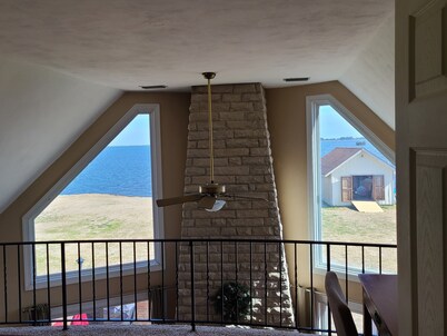 Beautiful Waterfront Vacation Rental on the Currituck Sound