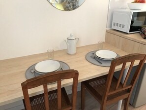 Dining - Cozy and bright studio for 2 (Mulhouse)