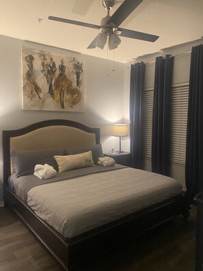 2 bedrooms, desk, iron/ironing board, free WiFi - Cozy Condo 2.5 Miles from Disney! (Kissimmee)