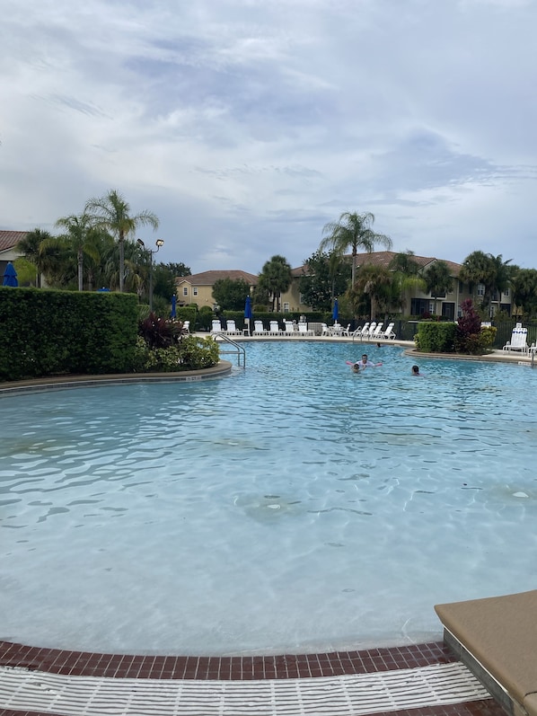 Piscina all'aperto, una piscina riscaldata
