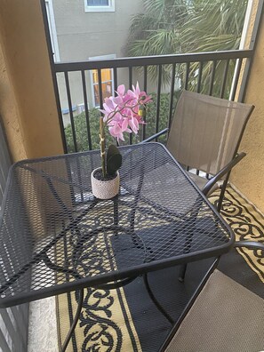 Outdoor dining - Cozy Condo 2.5 Miles from Disney! (Kissimmee)