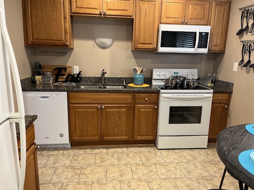 Calm & Cozy 3BR King Bed Free Wifi | Washer Dryer