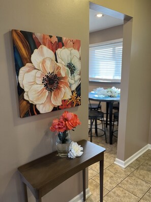 Dining - Calm & Cozy 3BR King Bed Free Wifi | Washer Dryer (Clinton Township)