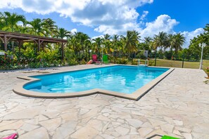 Outdoor pool - Gîtes Papillon - Studio with swimming pool (Saint-François)