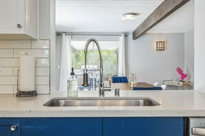 Interior - Quintessential Midcentury Modern Alexander House (Palm Springs)