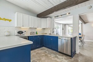 Fridge, microwave, oven, stovetop - Quintessential Midcentury Modern Alexander House (Palm Springs)