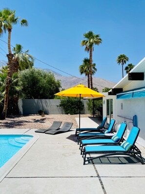 Outdoor pool, a heated pool - Quintessential Midcentury Modern Alexander House (Palm Springs)