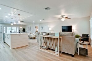 スマートテレビ、テーブルサッカー台、卓球台