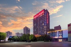 Unclassified image, 5 of 24, button - Hongtai Hotel (Baofeng)