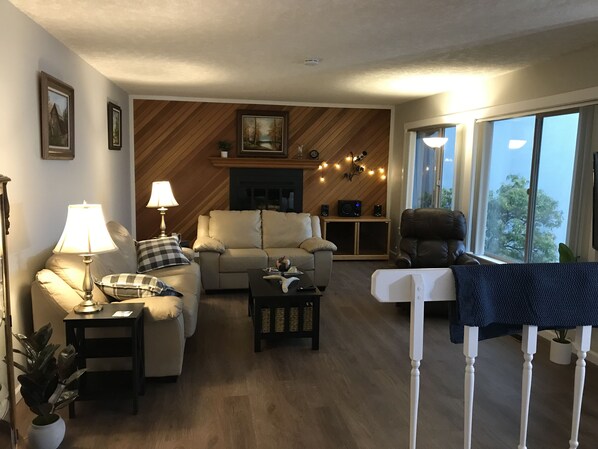 تلفزيون ذكي، مدفأة، ستيريو