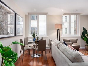 TV - Chancery Lane, Central London by Interhome (London City)