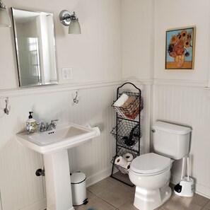 Bathtub, hair dryer, towels, soap - 1920's West Virginia Classic (Charleston)
