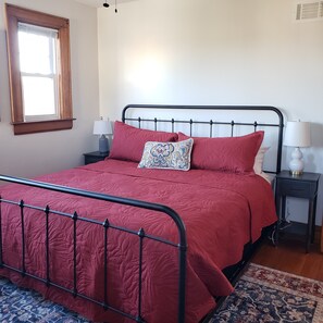 3 Schlafzimmer, Schreibtisch, Bügeleisen/Bügelbrett, Reisekinderbett