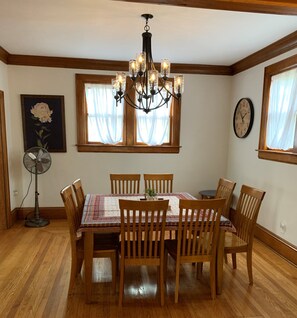 Dining - 1920's West Virginia Classic (Charleston)