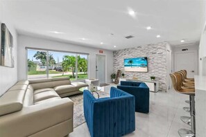 Interior - Lakefront Oasis In Hollywood | Hard rock casino (Fort Lauderdale)