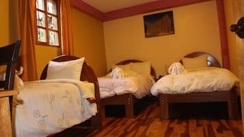 8 habitaciones, caja de seguridad en la habitación y escritorio