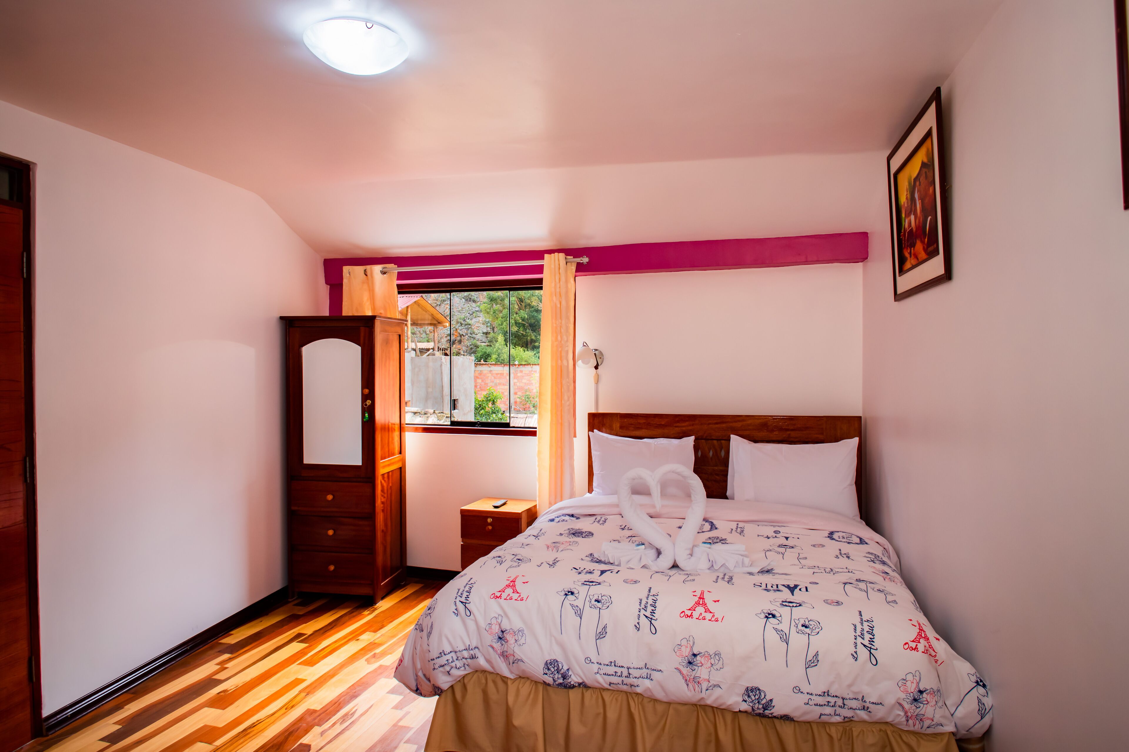 8 soverom, safe på rommet, skrivebord og strykejern/-brett