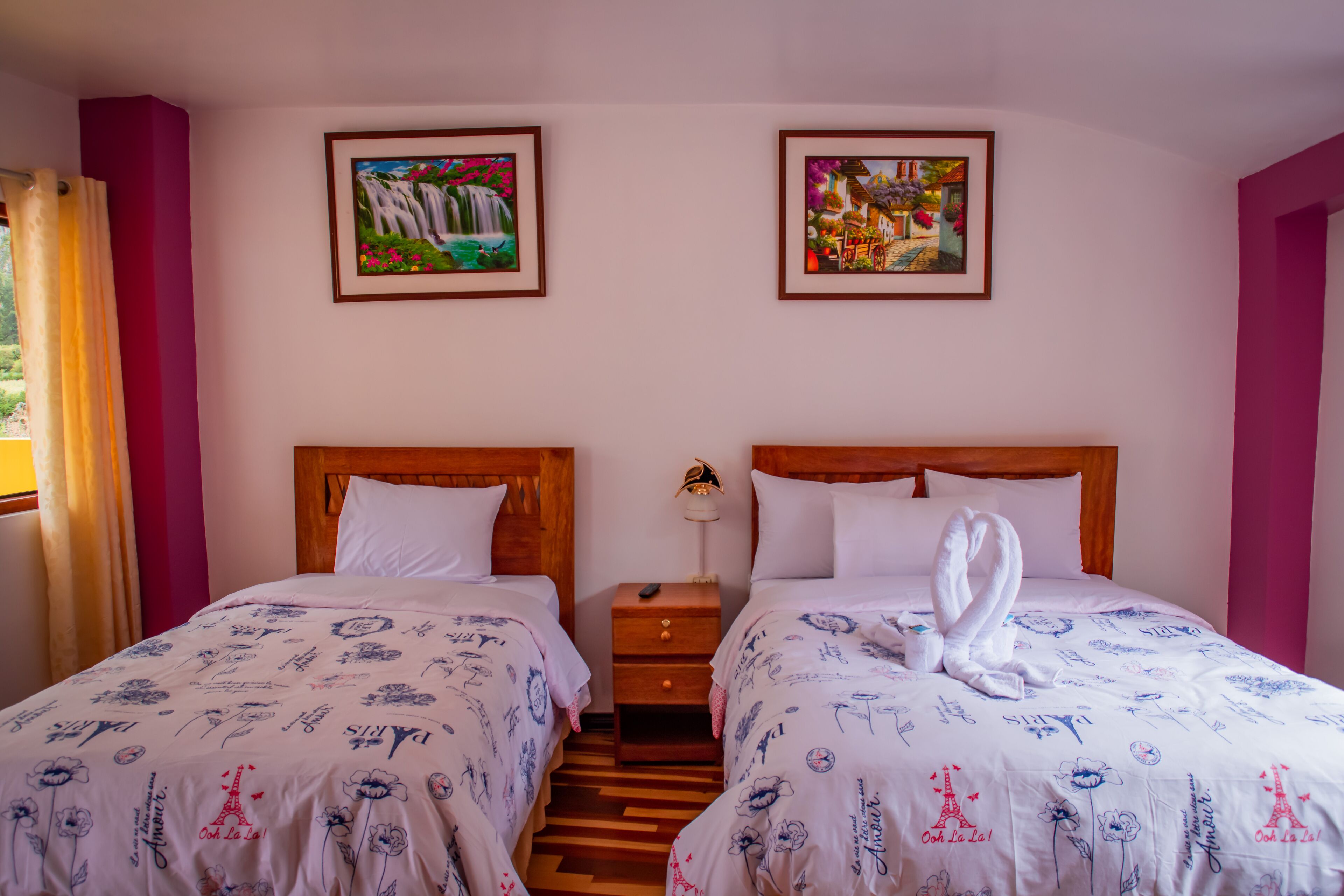 8 soverom, safe på rommet, skrivebord og strykejern/-brett