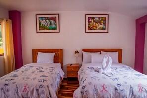 8 soverom, safe på rommet, skrivebord og strykejern/-brett