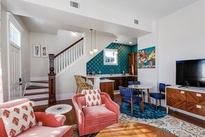 TV - High Style, Awesome Location! 117D by Forsyth Park (Savannah)