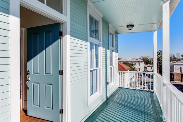 Exterior detail - High Style, Awesome Location! 117D by Forsyth Park (Savannah)