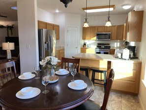 Dining - Spacious/King bed/bbq/Quality furnishings/Lg suite (Twin Falls)