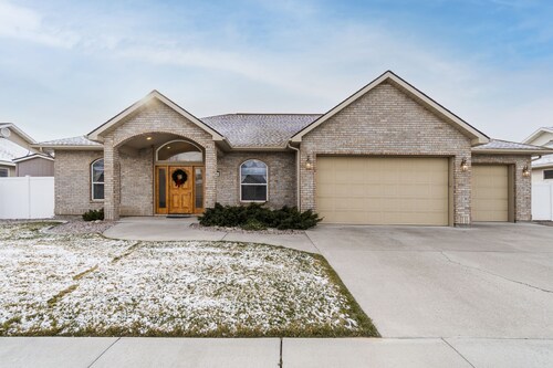 Spacious/King bed/bbq/Quality furnishings/Lg suite