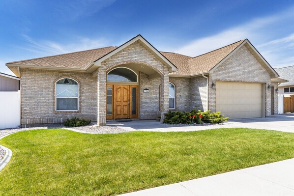 Exterior - Spacious/King bed/bbq/Quality furnishings/Lg suite (Twin Falls)