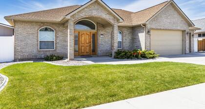 Spacious/King bed/bbq/Quality furnishings/Lg suite