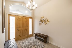 Interior - Spacious/King bed/bbq/Quality furnishings/Lg suite (Twin Falls)