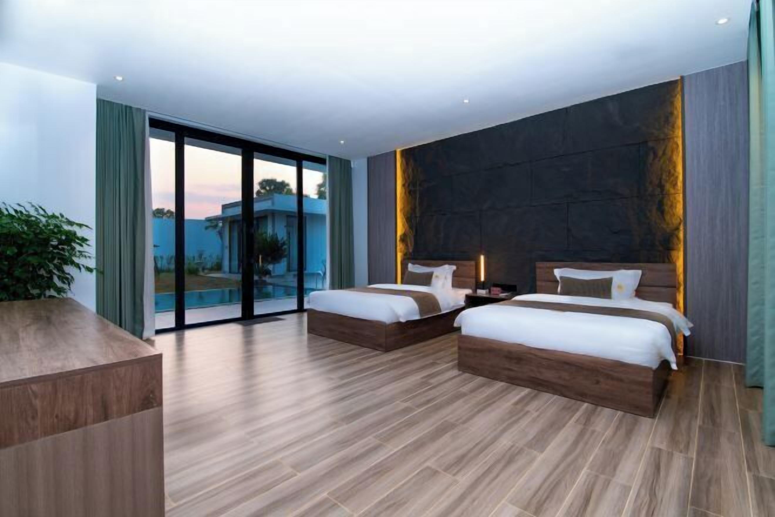 Egyptian cotton sheets, premium bedding, pillow-top beds, minibar