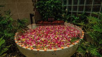 Egyptian cotton sheets, premium bedding, down duvets, pillow-top beds