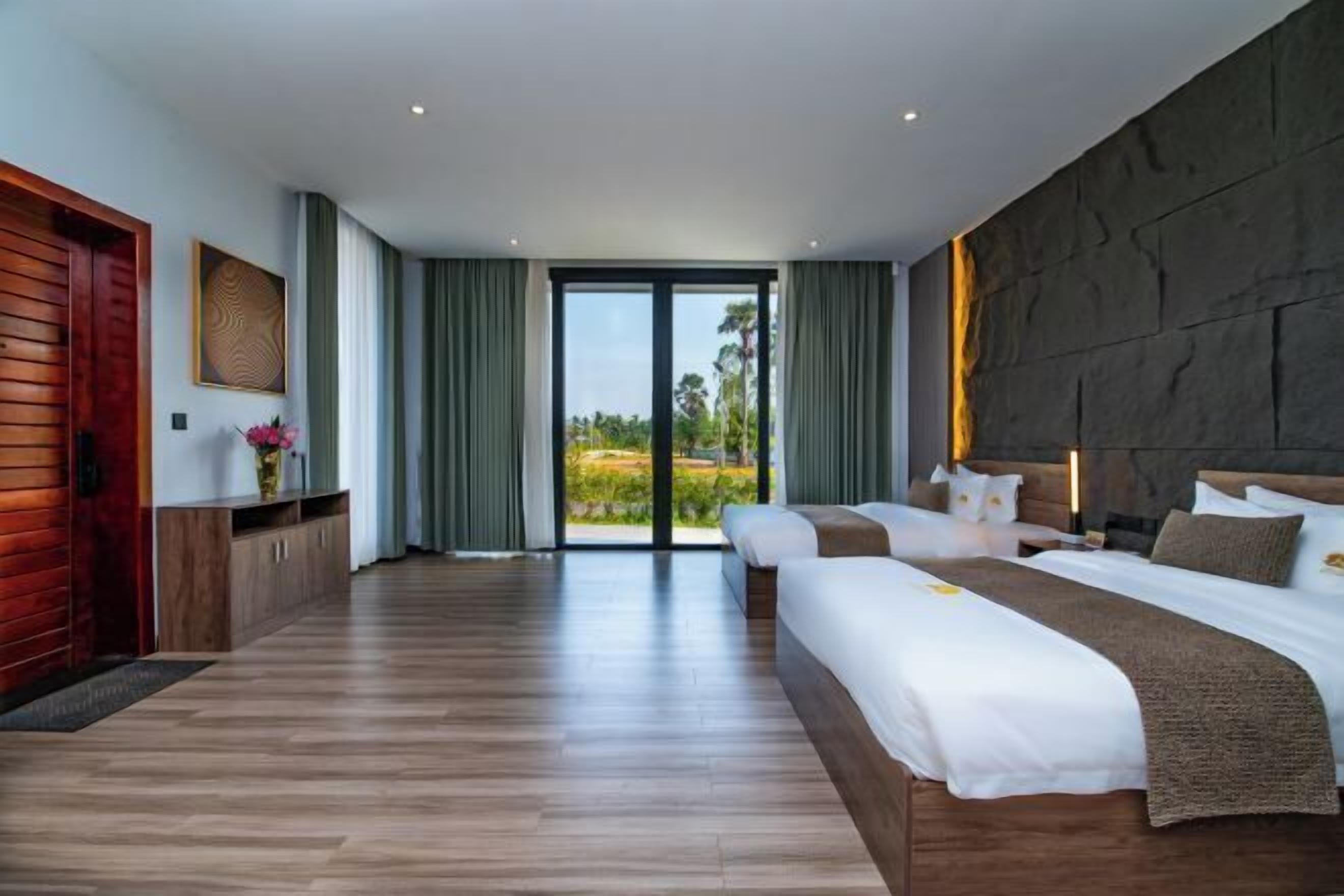 Egyptian cotton sheets, premium bedding, pillow-top beds, minibar