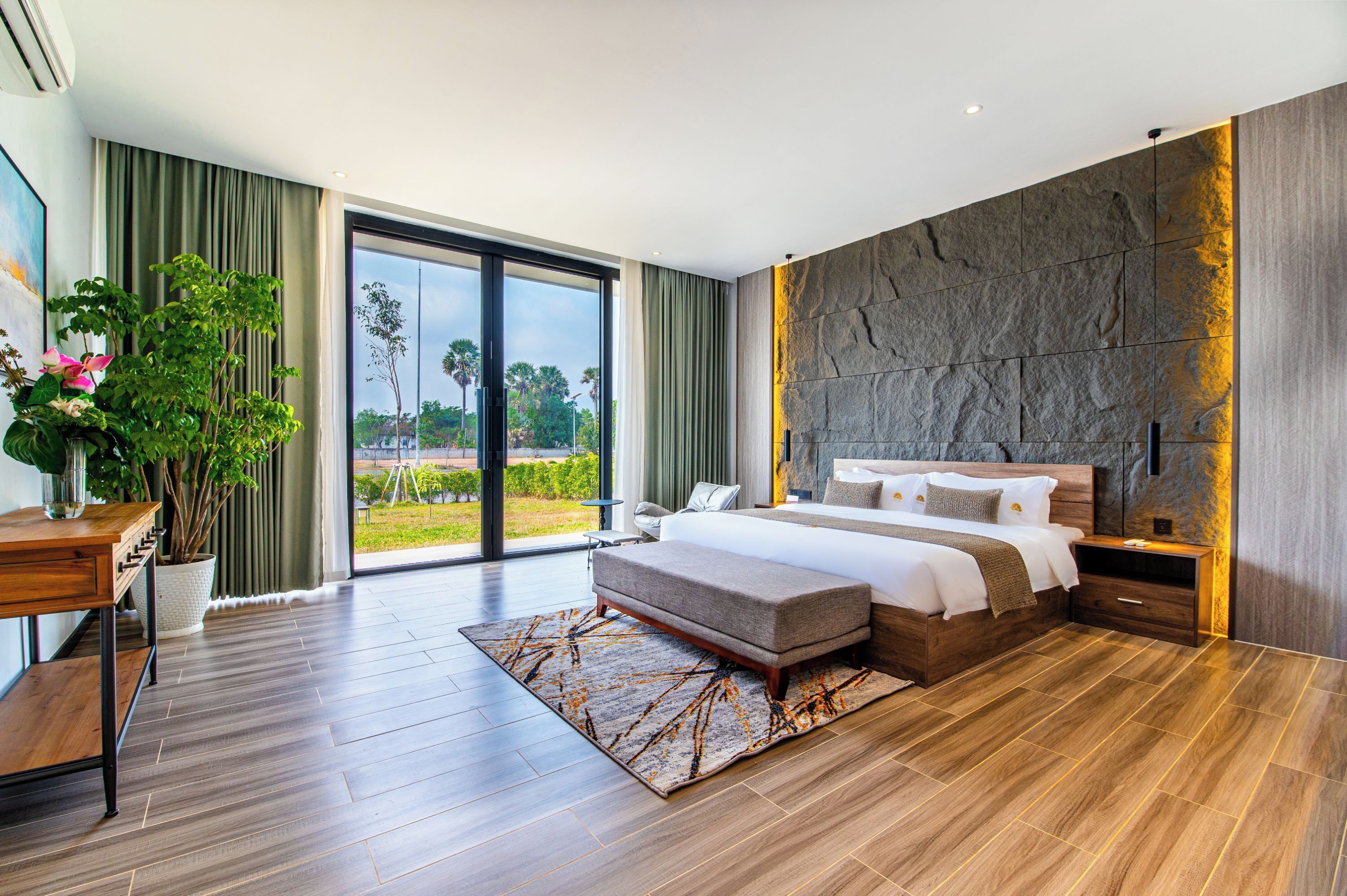 ملاءات من القطن المصري وأغطية فراش متميزة وألحفة محشوة بالريش