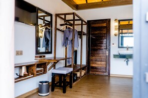 Egyptian cotton sheets, premium bedding, pillowtop beds, minibar - Good Time Relax Resort (Kampot)