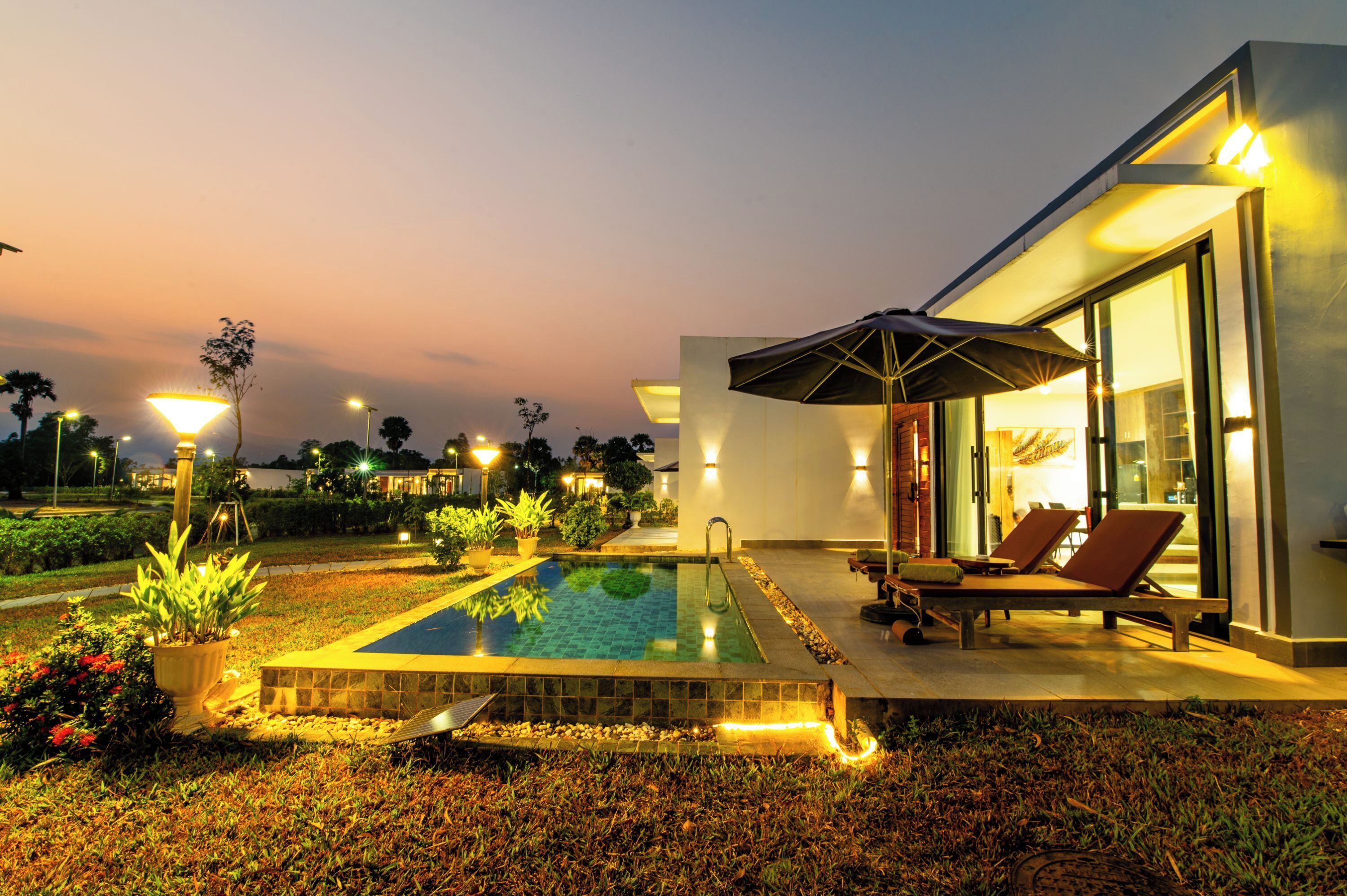 حمام سباحة خاص