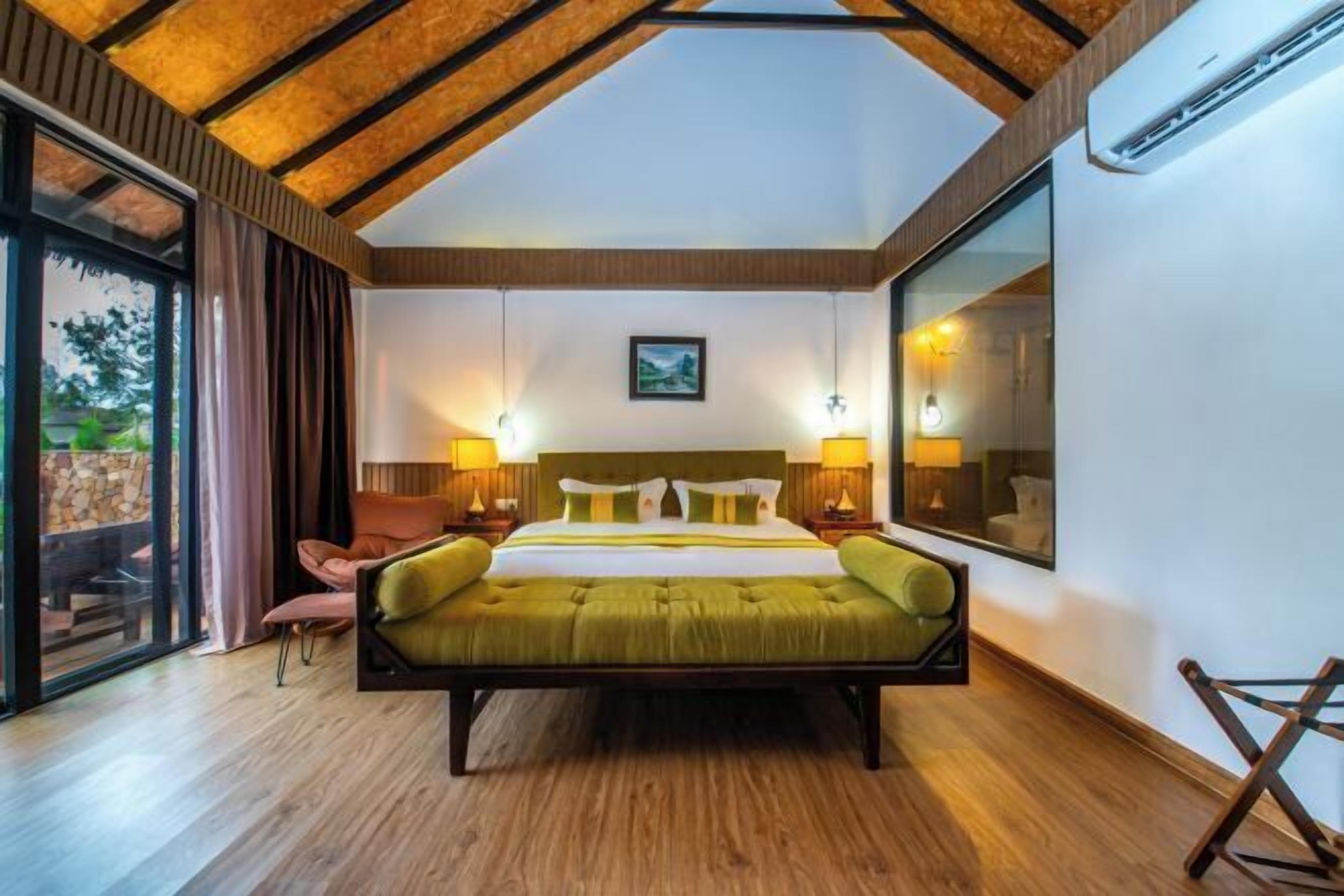 Egyptian cotton sheets, premium bedding, pillow-top beds, minibar