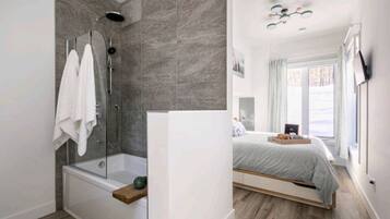 2 bedrooms, travel crib, free WiFi, bed sheets