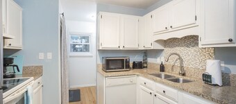 Charming 3 Bedroom/2 Bath - 5 minutes to Downtown Franklin