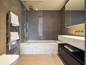 Towels - Liverpool Street, Shoreditch by Interhome (Shoreditch)