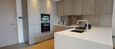 Réfrigérateur, micro-ondes, four, lave-vaisselle