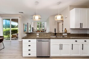 Fridge, microwave, oven, stovetop - Hilton Pool Pass and Golf Discounts. Waikoloa Colony Villas 1002 (Waikoloa Beach Resort)