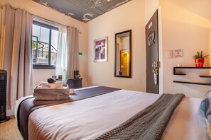 1 chambre, bureau, fer et planche à repasser, Wi-Fi gratuit