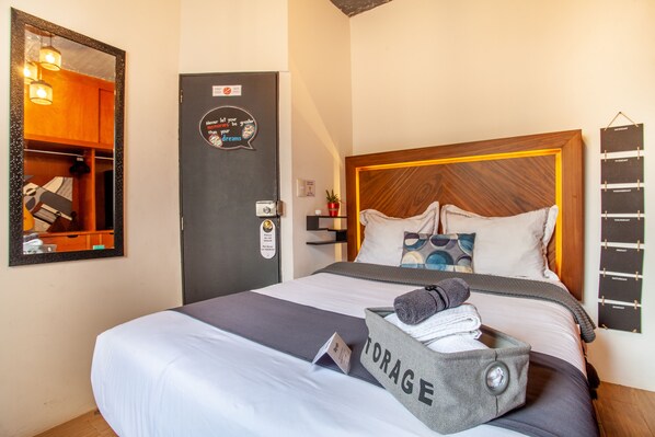 1 chambre, bureau, fer et planche à repasser, Wi-Fi gratuit