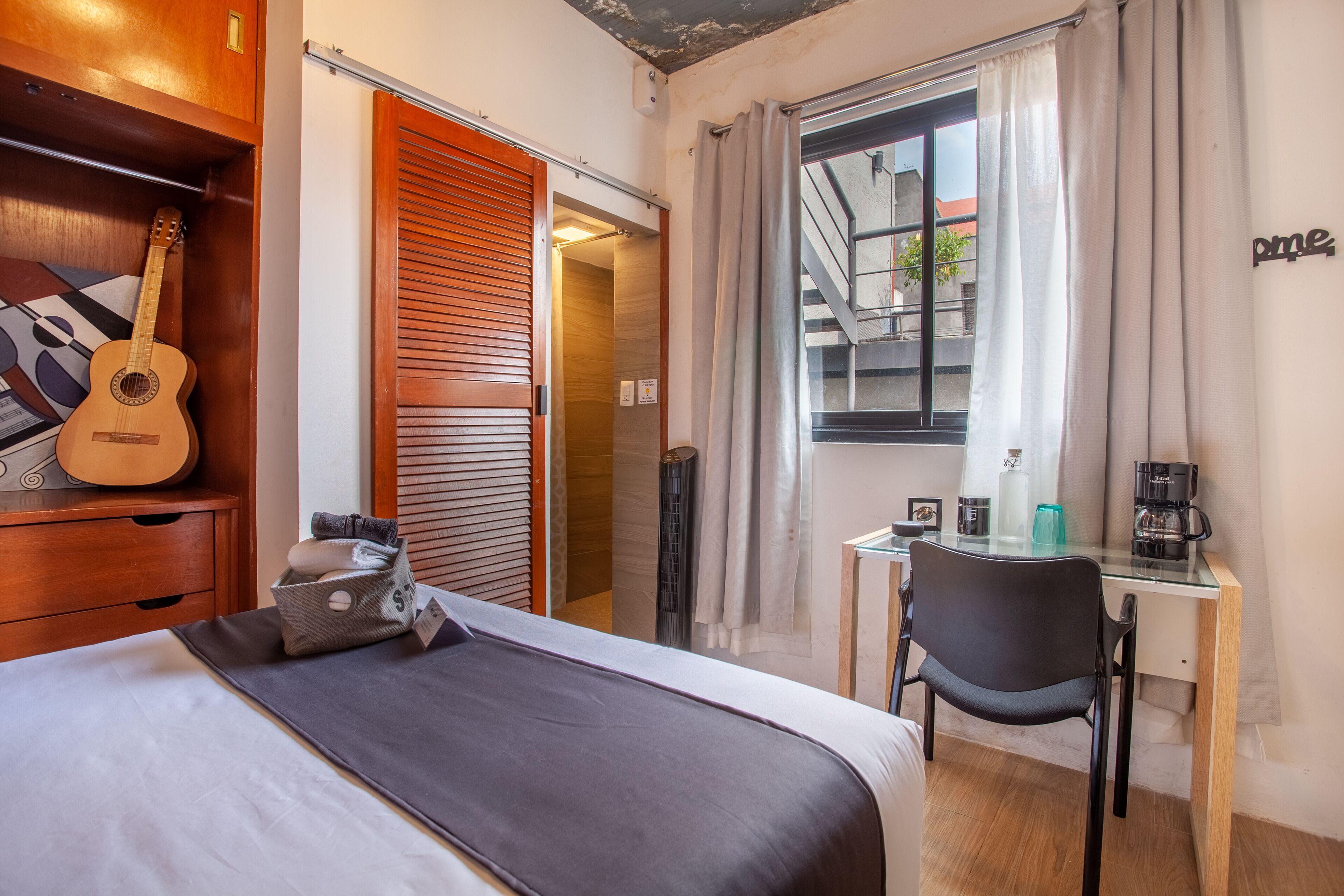 1 chambre, bureau, fer et planche à repasser, Wi-Fi gratuit