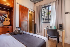 1 chambre, bureau, fer et planche à repasser, Wi-Fi gratuit