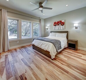 4 bedrooms, desk, iron/ironing board, free WiFi