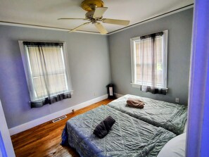 2 habitaciones, tabla de planchar con plancha, wifi y ropa de cama