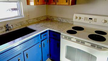 Mikroaaltouuni, uuni, liesi