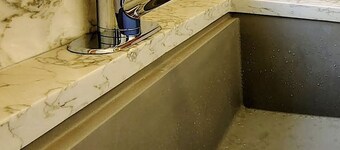 La Petite Maison: Spacious 2BR/2 Den Retreat Near Raleigh Iron Works & The Ritz.